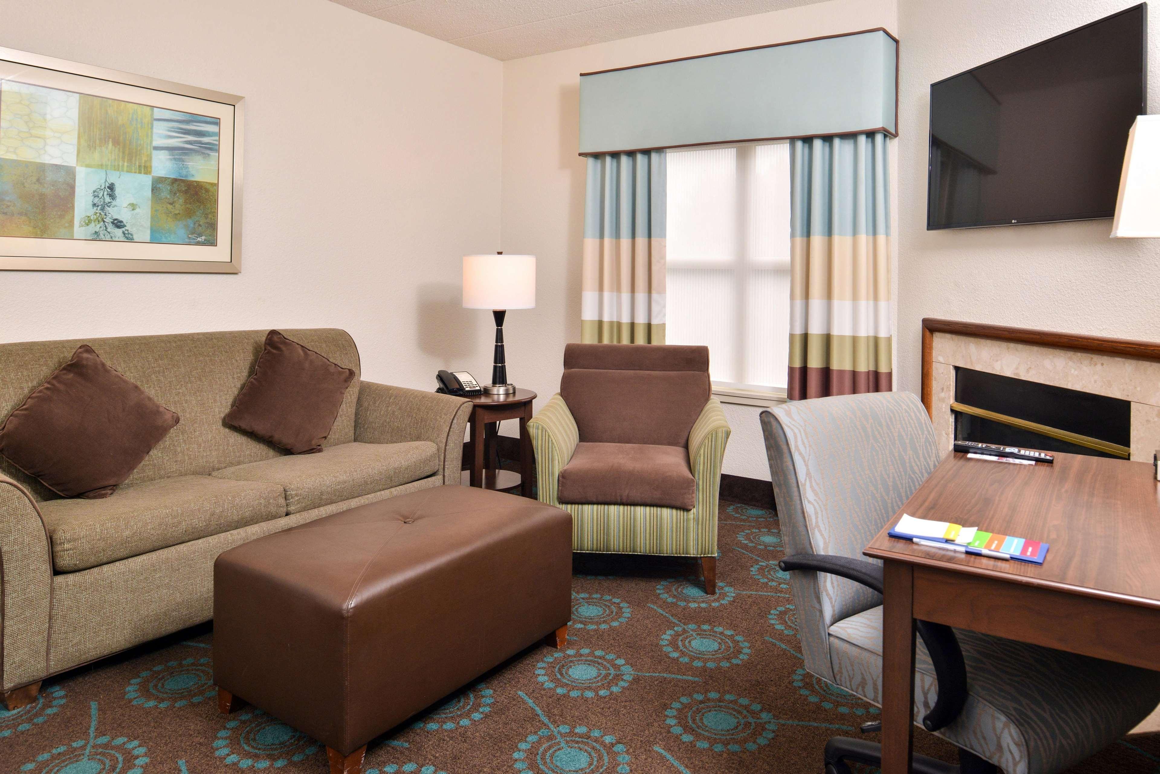 Hampton Inn & Suites Newport News-Airport - Oyster Point Area Exterior photo