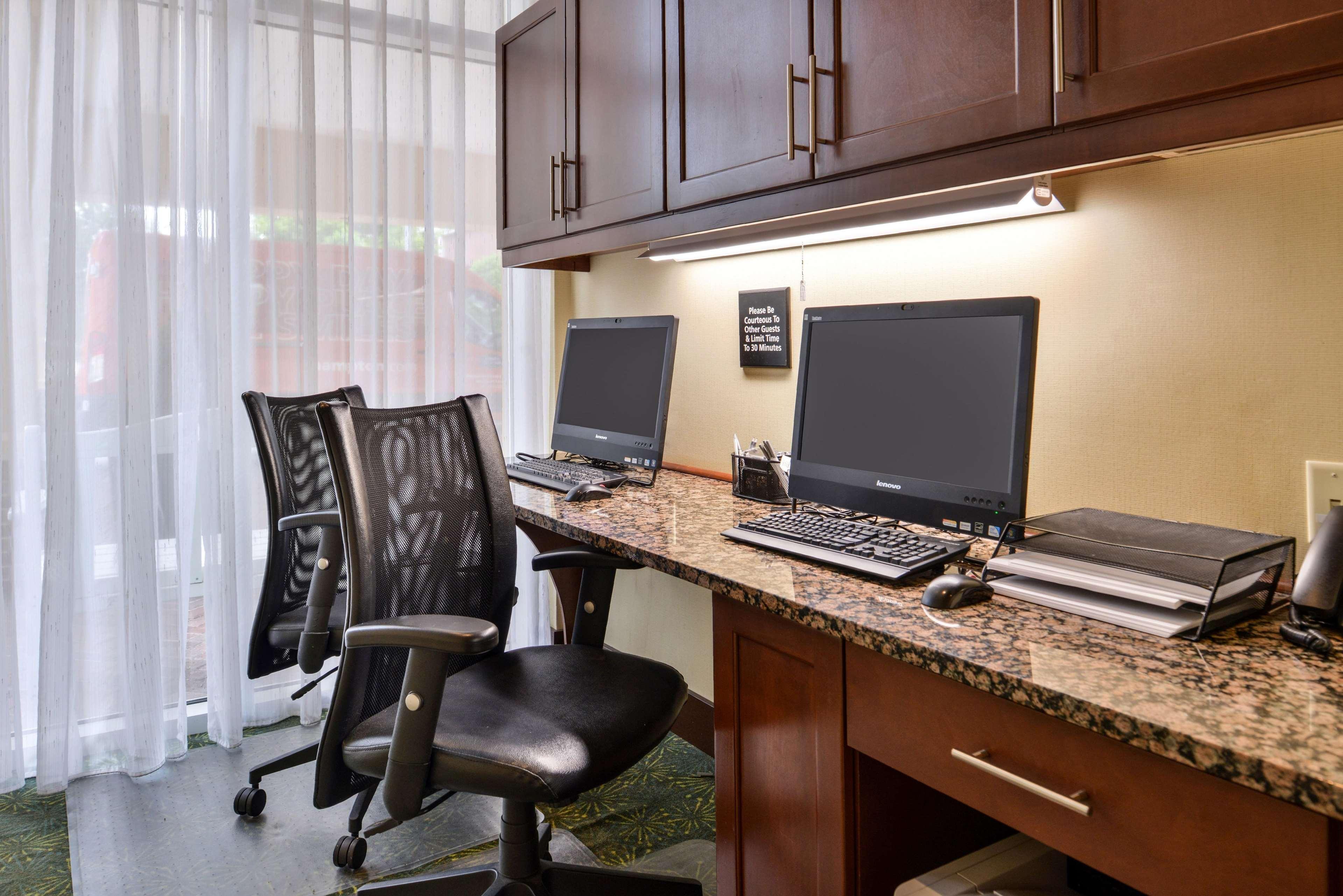 Hampton Inn & Suites Newport News-Airport - Oyster Point Area Exterior photo