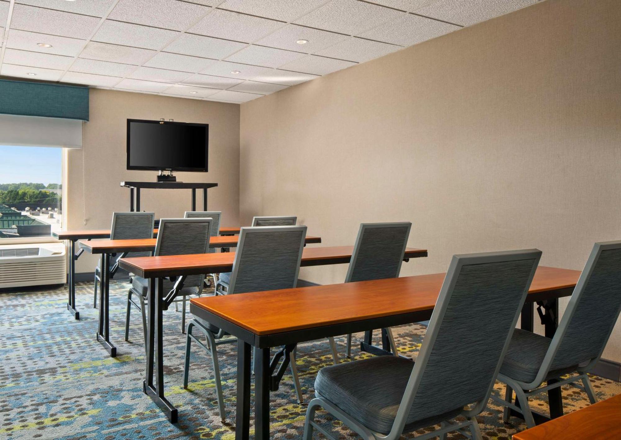 Hampton Inn & Suites Newport News-Airport - Oyster Point Area Exterior photo