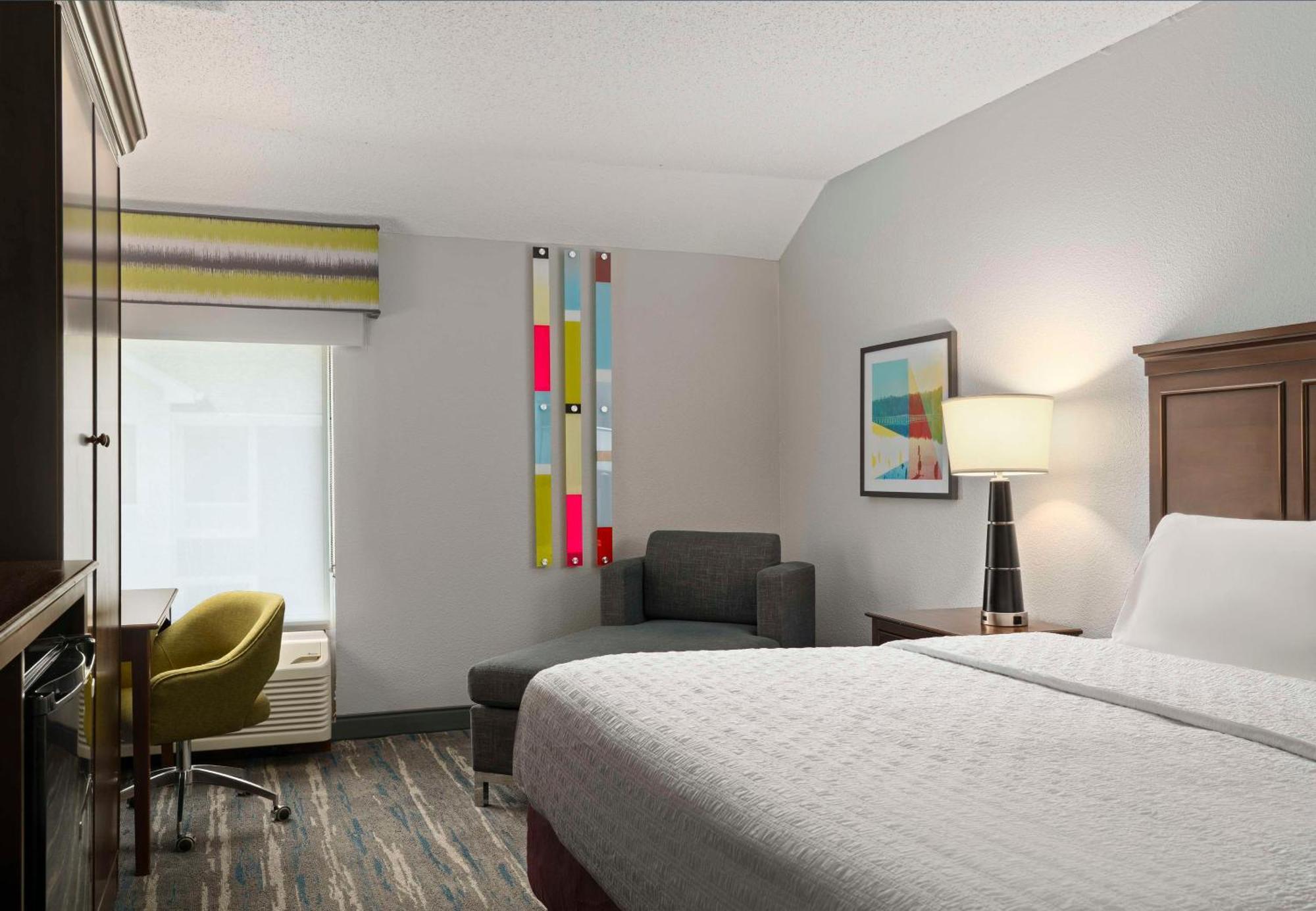 Hampton Inn & Suites Newport News-Airport - Oyster Point Area Exterior photo
