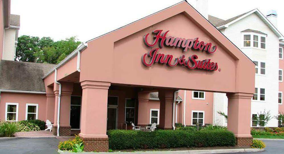 Hampton Inn & Suites Newport News-Airport - Oyster Point Area Exterior photo