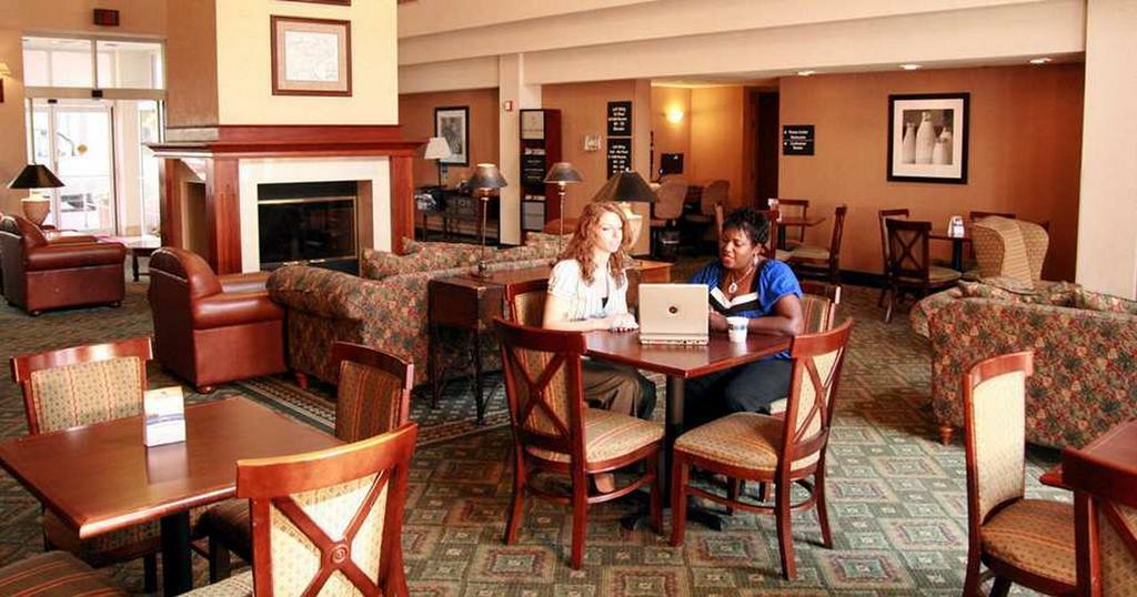 Hampton Inn & Suites Newport News-Airport - Oyster Point Area Exterior photo
