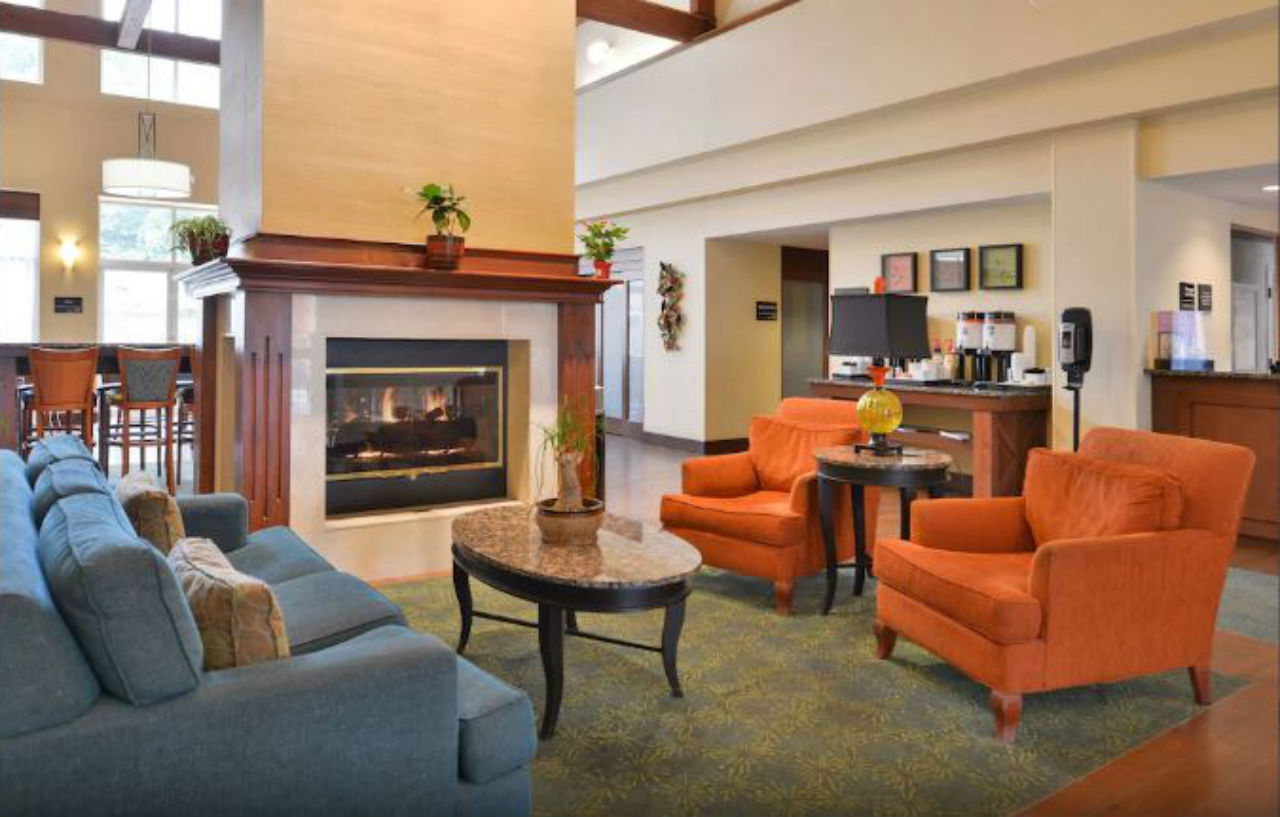 Hampton Inn & Suites Newport News-Airport - Oyster Point Area Exterior photo